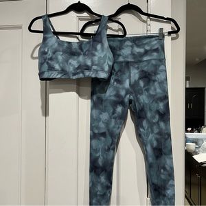 Athleta Elation Blue Printed Legging and Matching Sports Bra Set Size S